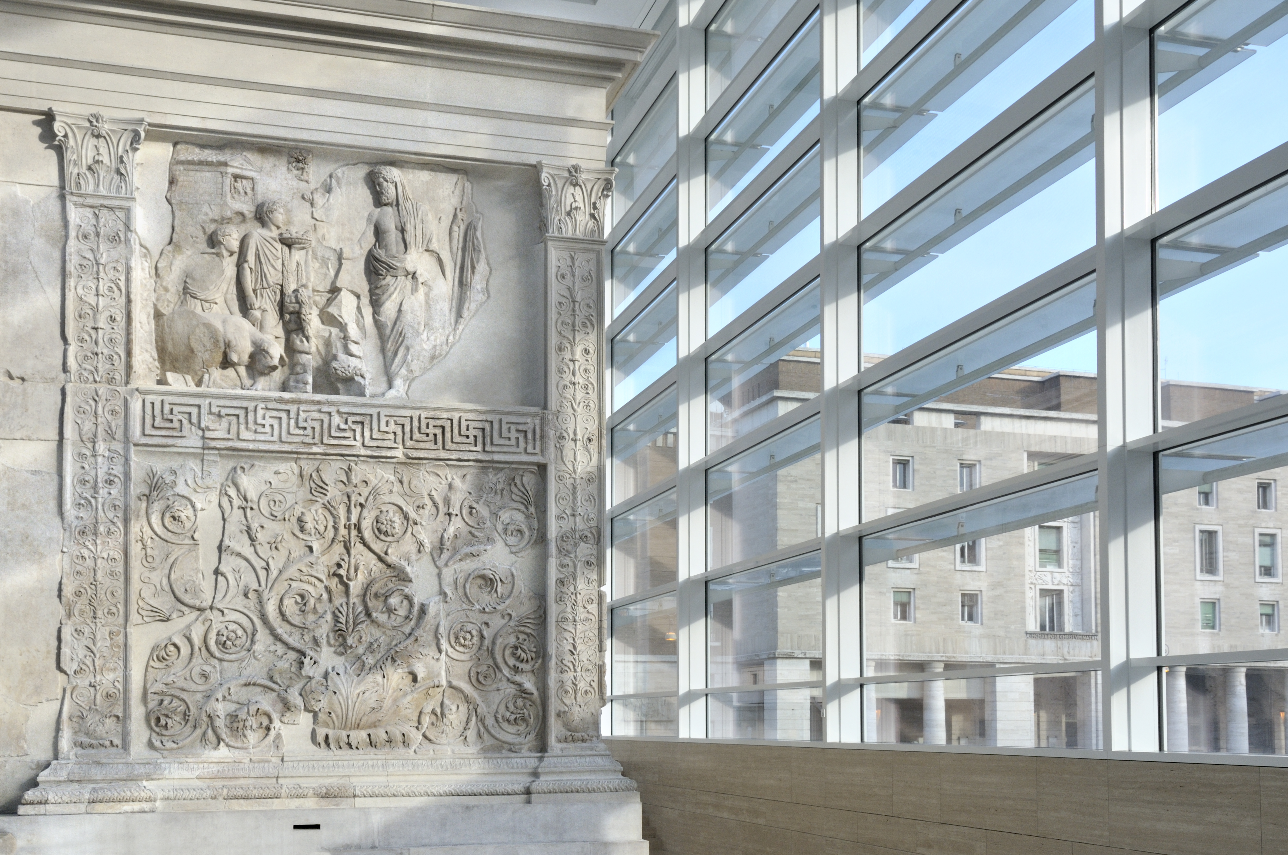Sulle tracce di Enea: incontro con l’Ara Pacis